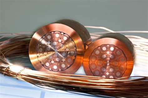  Niobium: Ein Wundermaterial für Hochleistungsanwendungen und supraleitende Magnete!